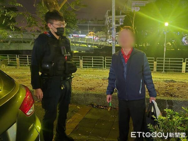 ▲潮州警方找到許姓老翁。（圖／記者陳崑福翻攝）