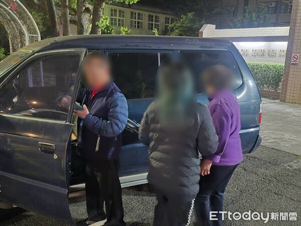 ▲潮州警方找到許姓老翁。（圖／記者陳崑福翻攝）