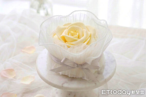 ▲▼BAC推出3.5吋「愛戀花束手工玫瑰蛋糕」。（圖／BAC提供）