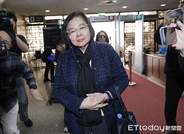 ▲▼台北地院審理黃呂錦茹等人大罷免幽靈連署案，國民黨前台北市黨部主委黃呂錦茹在友人陪同下赴北院出庭。（圖／記者湯興漢攝）