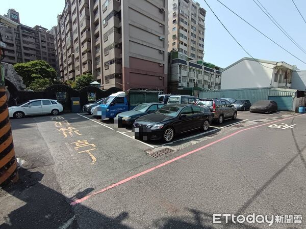 ▲台南市議員王家貞要求市府全面清查公有停車場，落實使用者付費原則。（記者林東良翻攝，下同）