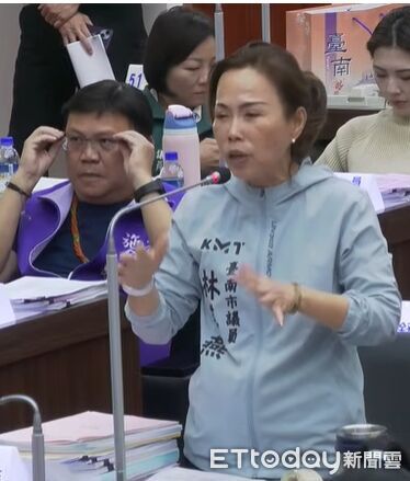 ▲台南市議會臨時會在新營召開，國民黨團聚焦土方與廚餘問題提出質詢。（記者林東良翻攝，下同）