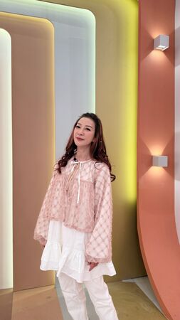 ▲ 劉心語(左起)、蘿莉塔、嚴立婷、梁赫群、楊繡惠 跟朱宇謀。（圖／民視提供）