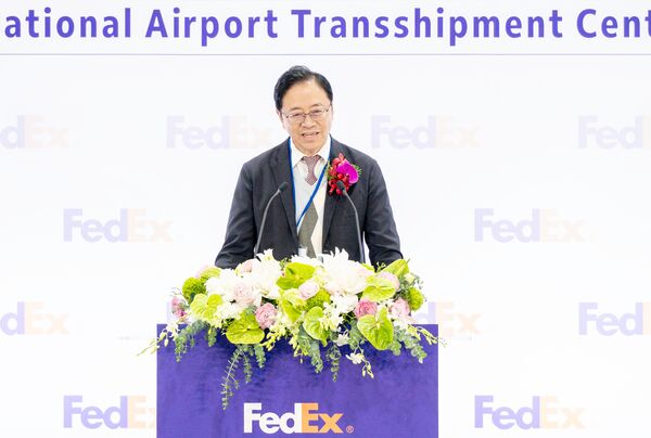 ▲張善政在轉運中心啟用儀式上致詞。（圖／桃園市新聞處提供）