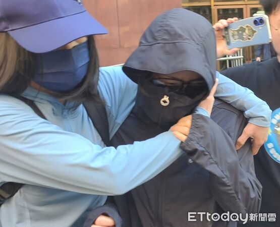 ▲▼涉用老鼠藥下毒的台籍婦人楊錦屏，今（11日）到台北地院開完庭不受訪，被害人澳洲男子Alex（中文名：李艾森）和父母，委託律師陳亮廷代為受訪。（圖／記者黃哲民攝）