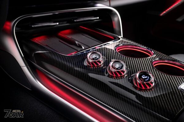 以性能為核心的數位座艙　全新世代 Mercedes-AMG GT 4-Door Coup&eacute; 內裝曝光