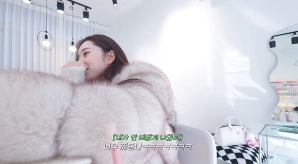 ▲▼宋智雅又翻車！「男友用Galaxy會很煩」遭網轟。（圖／翻攝自YouTube／THE FreeZia）