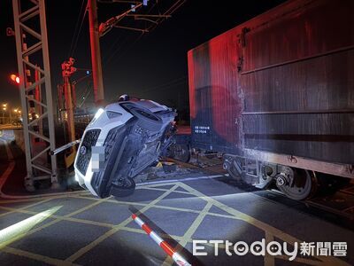 闖平交道撞火車！肇事者是台鐵副站長　蹺班釀禍辯「車子故障」