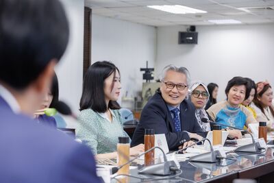 民進黨21位中國等多國新住民諮委授證　賴清德：認同台灣就是國家主人