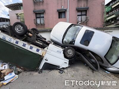 基隆驚悚車禍！小客車失控「騰空飛起」畫面曝　橫掃3車撞民宅3傷