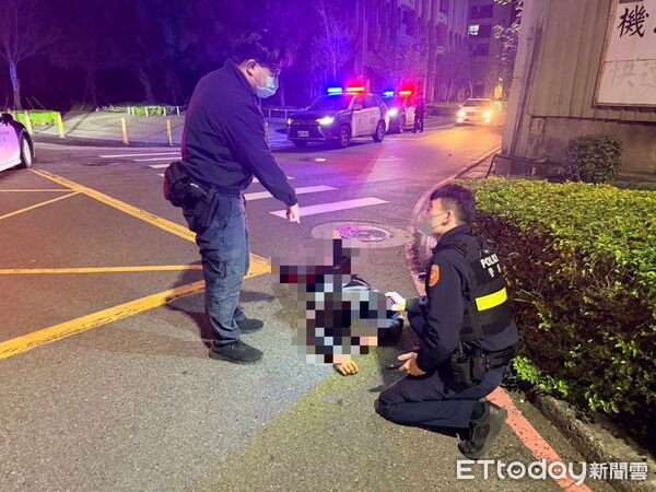 ▲▼呂男被圍毆打出店外，最後體力不支倒路旁，警方循線逮捕4名惡徒             。（圖／記者陳以昇翻攝）