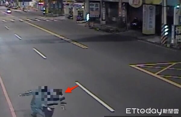 ▲▼呂男被圍毆打出店外，最後體力不支倒路旁，警方循線逮捕4名惡徒             。（圖／記者陳以昇翻攝）