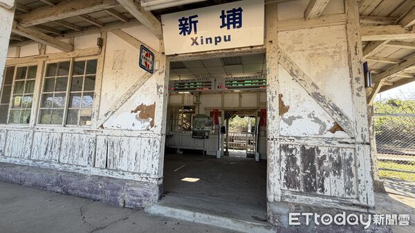 ▲台鐵新埔蘇姓副站長駕車疑似闖平交道跟列車碰撞，蘇遭質疑早退、肇事逃逸，警方今指蘇未肇逃、沒有酒駕。（圖／記者楊永盛翻攝）