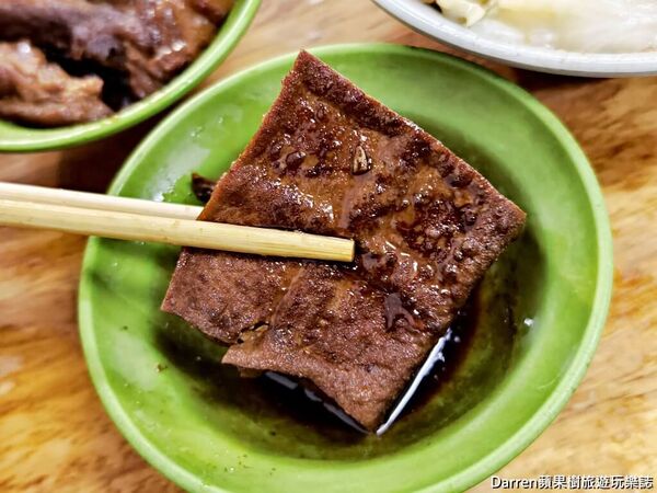 ▲▼蔡家排骨飯。（圖／部落客Darren蘋果樹旅遊玩樂誌授權提供）