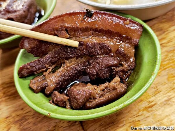 ▲▼蔡家排骨飯。（圖／部落客Darren蘋果樹旅遊玩樂誌授權提供）