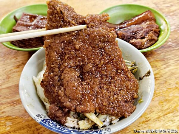 ▲▼蔡家排骨飯。（圖／部落客Darren蘋果樹旅遊玩樂誌授權提供）