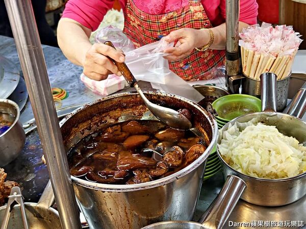 ▲▼蔡家排骨飯。（圖／部落客Darren蘋果樹旅遊玩樂誌授權提供）