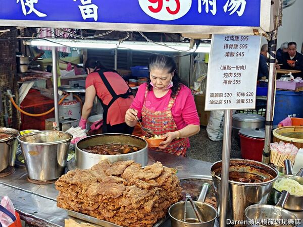 ▲▼蔡家排骨飯。（圖／部落客Darren蘋果樹旅遊玩樂誌授權提供）