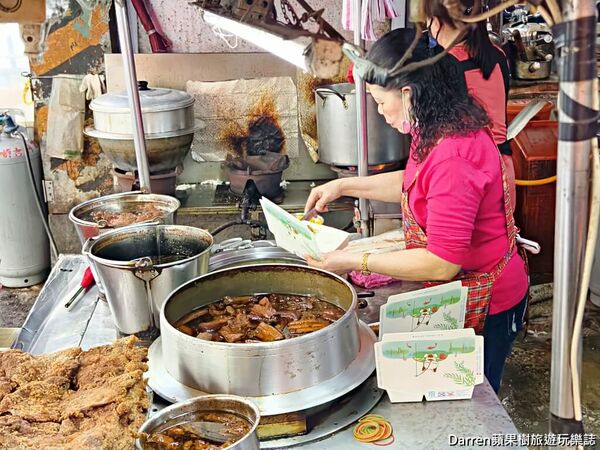 ▲▼蔡家排骨飯。（圖／部落客Darren蘋果樹旅遊玩樂誌授權提供）