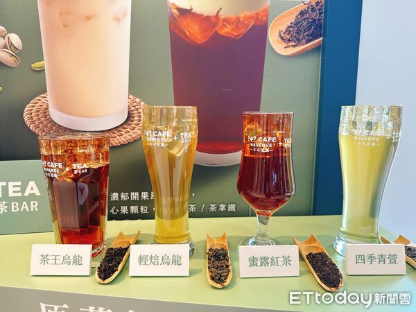▲▼7-ELEVEN升級「!+?CAFE RESERVE+TEA不可思議茶BAR」菜單，一口氣推出超過30款創意茶飲。（圖／記者林育綾攝）