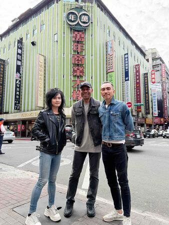 ▲▼西門町對信樂團來說別具意義。（圖／信世紀音樂提供）