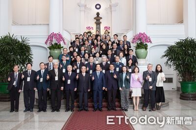 入侵植物變金礦　裕郡生技「小花蔓澤蘭萃取」奪SNQ國家品質獎