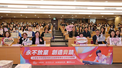 戰勝敗血症！　郭韋齊以肘彈琴傳遞不設限的力量