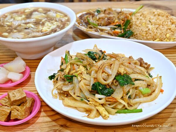 ▲▼陽光炒飯家族。（圖／部落客糖糖&rsquo;s 享食生活授權提供）