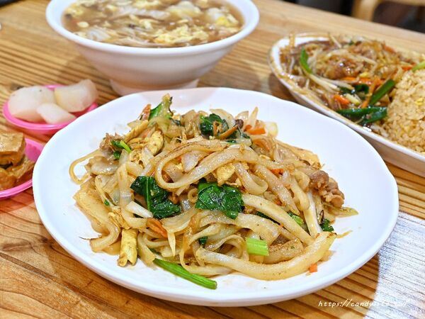 ▲▼陽光炒飯家族。（圖／部落客糖糖&rsquo;s 享食生活授權提供）