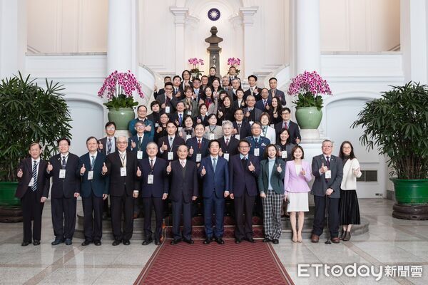 ▲裕郡生技公司創辦人吳裕仁受邀到總統府接受總統勉勵。（圖／裕郡生技公司提供）