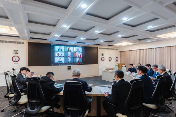 ▲▼外交部長林佳龍與駐中東地區相關館處館長共同舉行中東情勢應變視訊會議。（圖／外交部提供）