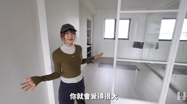 ▲▼愛莉莎莎「赴韓割雙眼皮」術後模樣曝光。（圖／翻攝自YouTube／愛莉莎莎 Alisasa）