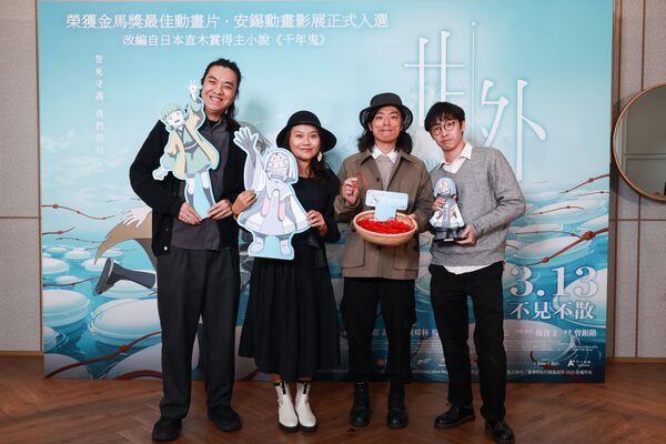▲《世外》導演吳啟忠（右）與監製楊寶文希望觀眾看完電影能獲得療癒、放下「心結」。（圖／甲上提供）