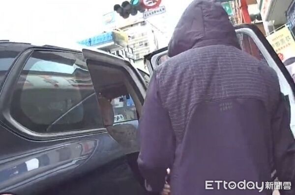 ▲▼老司機讚「全高雄最棒」！六合夜市旁SPA店被抄了，56歲女接客遭逮。（圖／記者賴文萱翻攝）