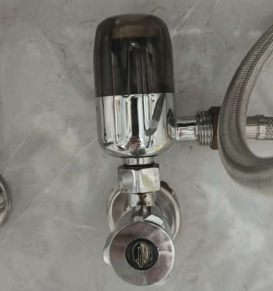 ▲小區住戶自行加裝水龍頭過濾器。（圖／翻攝大風新聞）