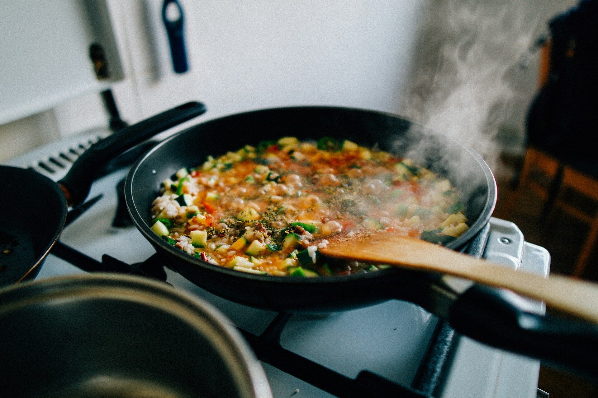 ▲▼炒菜油怎麼選？營養觀念60秒一次看懂             。（圖／Unsplash）