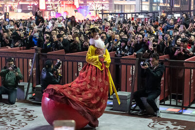 「不倒翁小姐姐」告別大唐不夜城　結束7年「搖晃」生涯轉戰自媒體