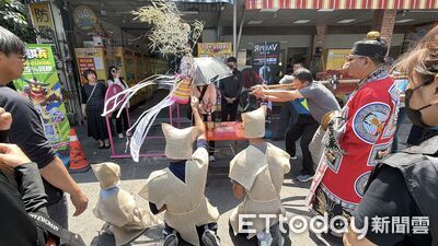 獨／婦被喪屍毒駕撞死頭七招魂　3幼子跪地痛哭：跟我們回家