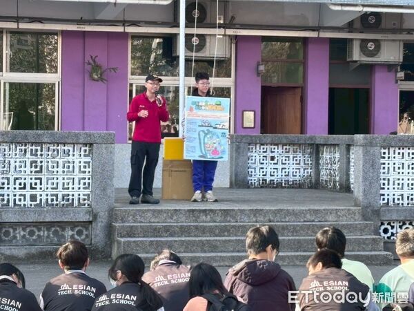 ▲台南市消防局後甲消防分隊前進慈幼高工宣導消防安全，並結合校園防災演練提升師生防災意識。（記者林東良翻攝，下同）