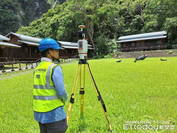 ▲頒獎典禮由太管處前處長劉守禮等人代表受奬。（圖／太管處提供，下同）