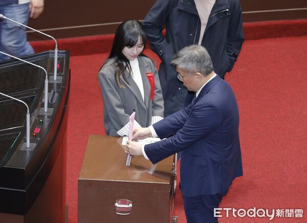▲▼立法院13日進行中選會正副主委及委員同意權行使投票。（圖／記者湯興漢攝）