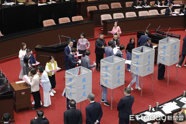 ▲▼立法院13日進行中選會正副主委及委員同意權行使投票。（圖／記者湯興漢攝）