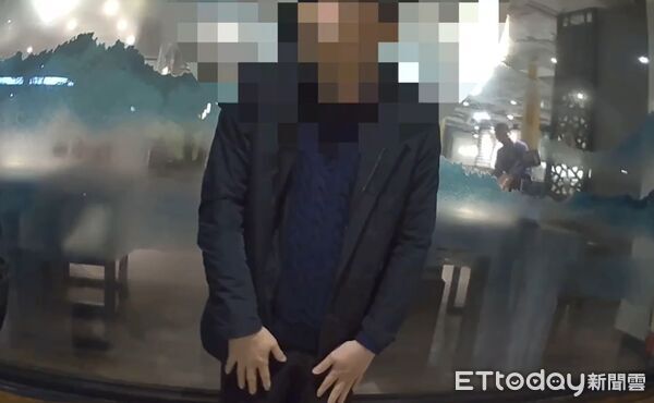 ▲▼韓國男喝醉找手機，搭女大生肩膀疑涉性騷，嚇得女大生報警處理。（圖／記者邱中岳翻攝）