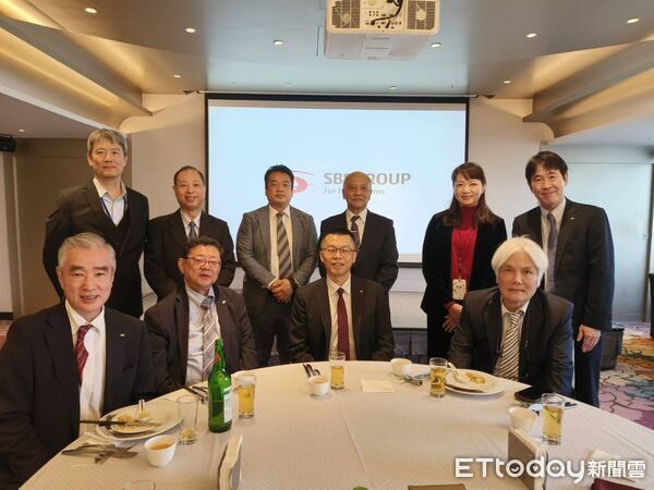 ▲開幕餐會主桌貴賓大合照。（圖／記者張佩芬攝）