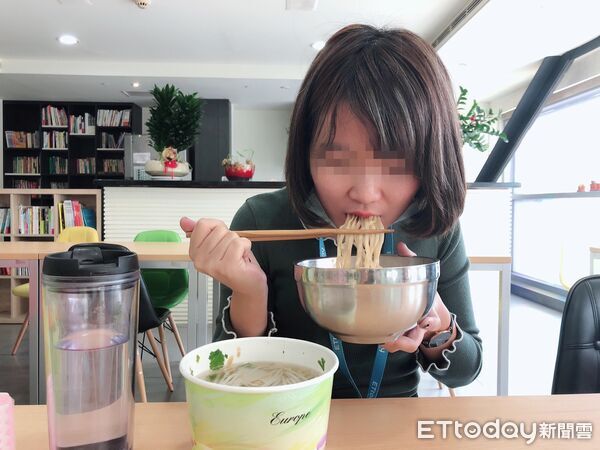 ▲▼吃午餐,吃麵,吃東西,貪吃鬼,大胃王。（示意圖／記者李佳蓉攝）