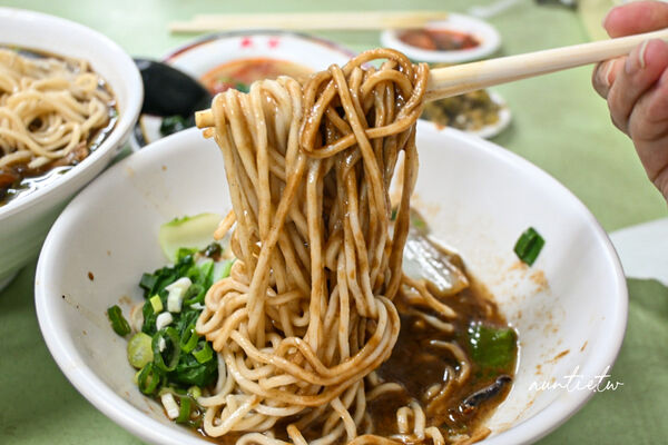 ▲▼吳家牛肉麵。（圖／水晶安蹄不務正業過生活授權提供）