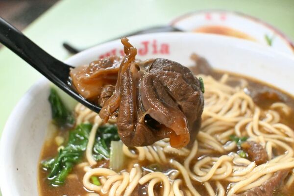▲▼吳家牛肉麵。（圖／水晶安蹄不務正業過生活授權提供）