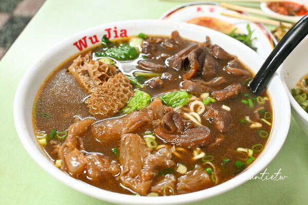 ▲▼吳家牛肉麵。（圖／水晶安蹄不務正業過生活授權提供）