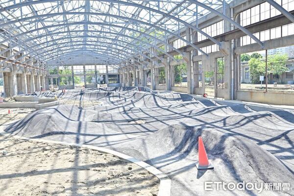 ▲▼ 占地1.5公頃！高雄首座半室內親子樂園拚6月完工　園內設施曝光。（圖／記者賴文萱翻攝）