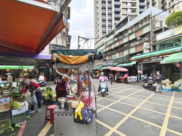 ▲▼阿婆蚵嗲圈圈餅。（圖／WISELY`S 拍拍照寫寫字授權提供）